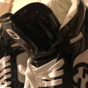 BLACK AND WHITE GUCCI SNEAKERS